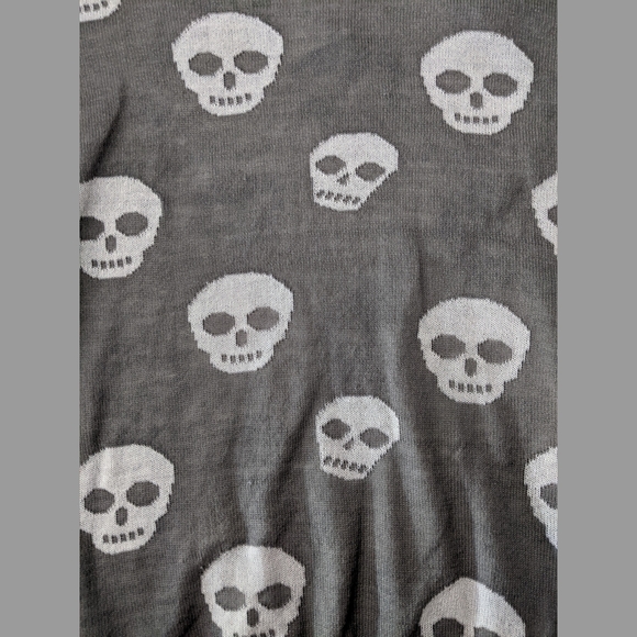 Zenana Grey Outfitters Skull Top Long Sleeve Size Small - Picture 6 of 7